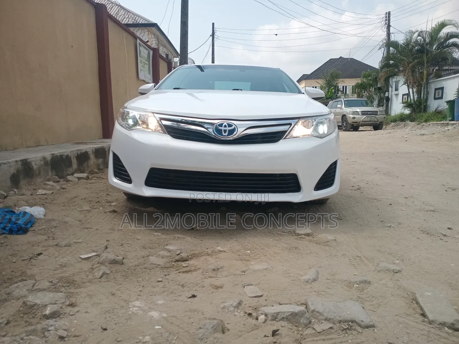 Toyota Camry LE 4dr Sedan w/Prod. End 11/13 (2.5L 4cyl 6A) 2014 White