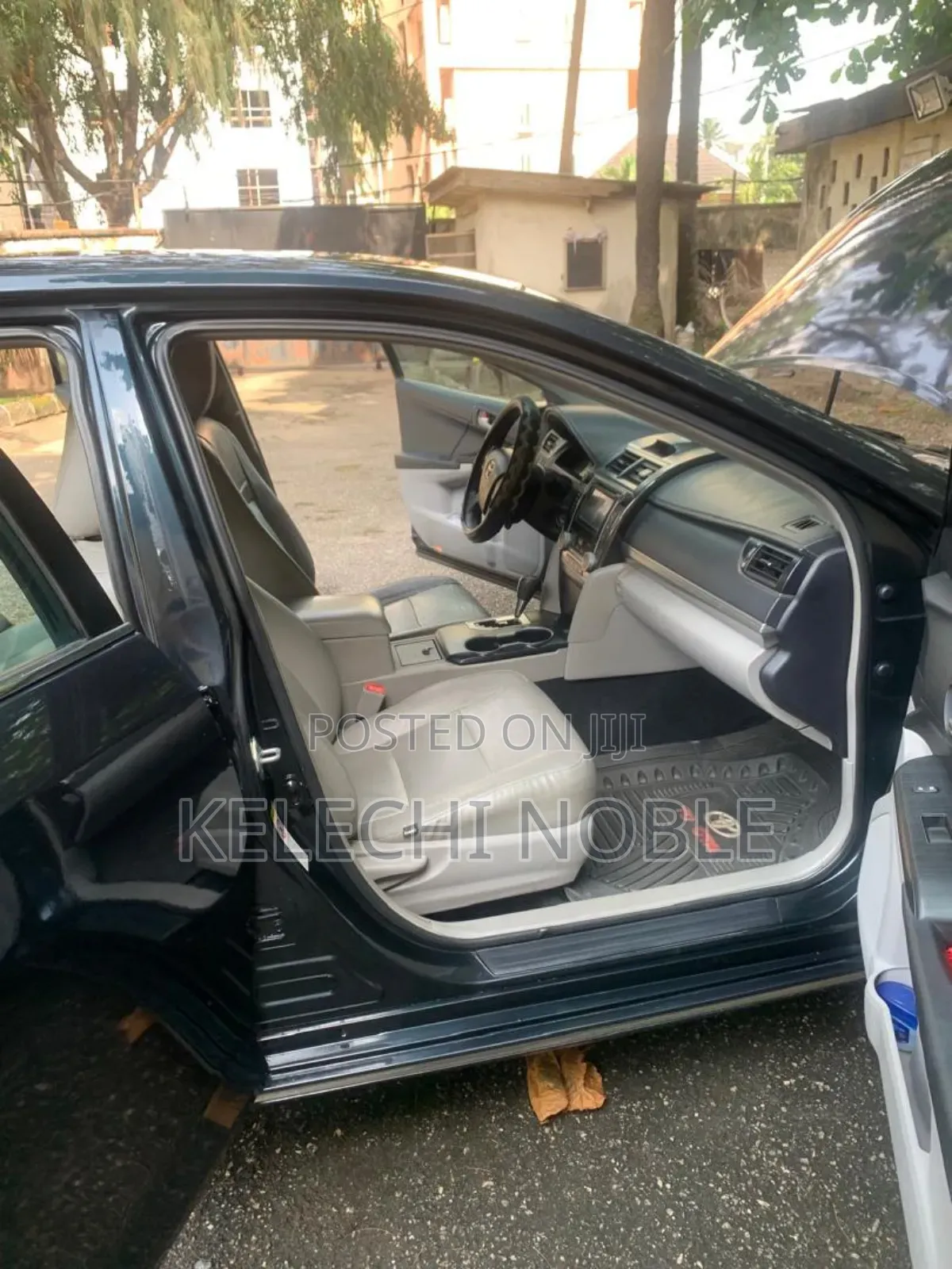 Toyota Camry LE 4dr Sedan (2.5L 4cyl 6A) 2013 Gray