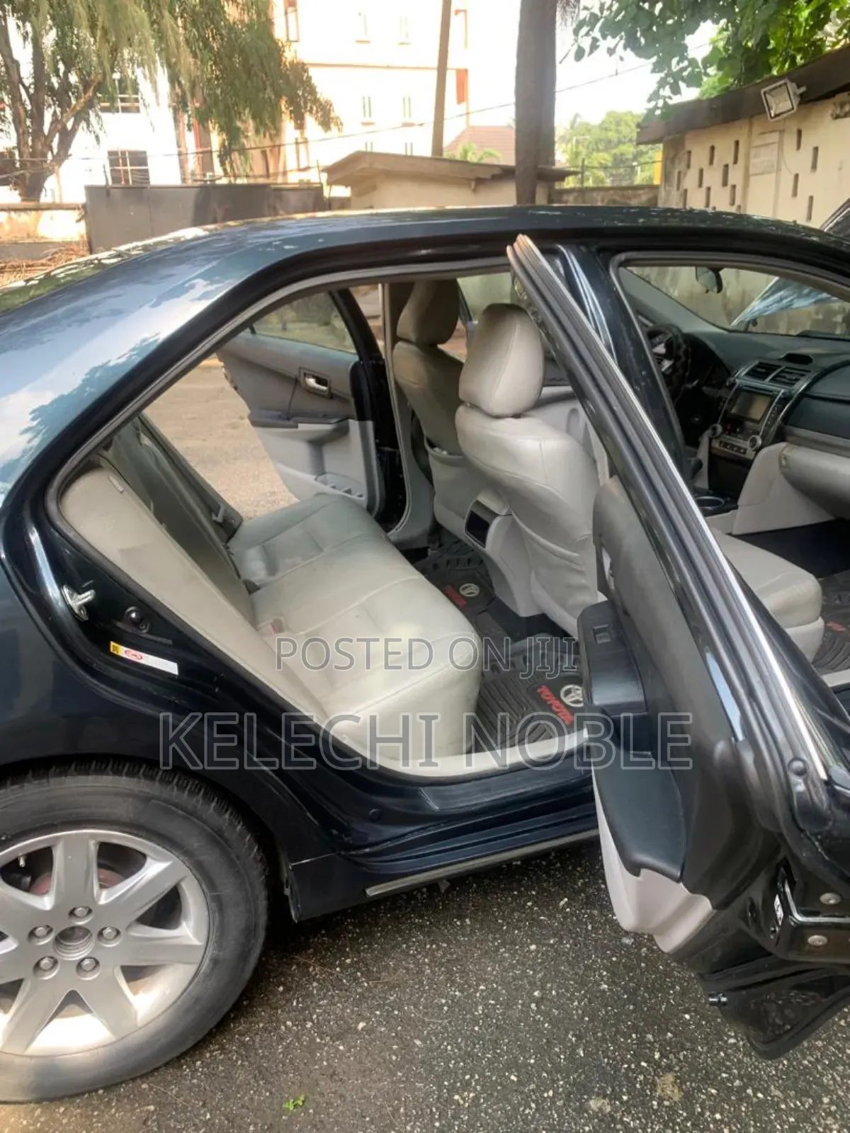 Toyota Camry LE 4dr Sedan (2.5L 4cyl 6A) 2013 Gray
