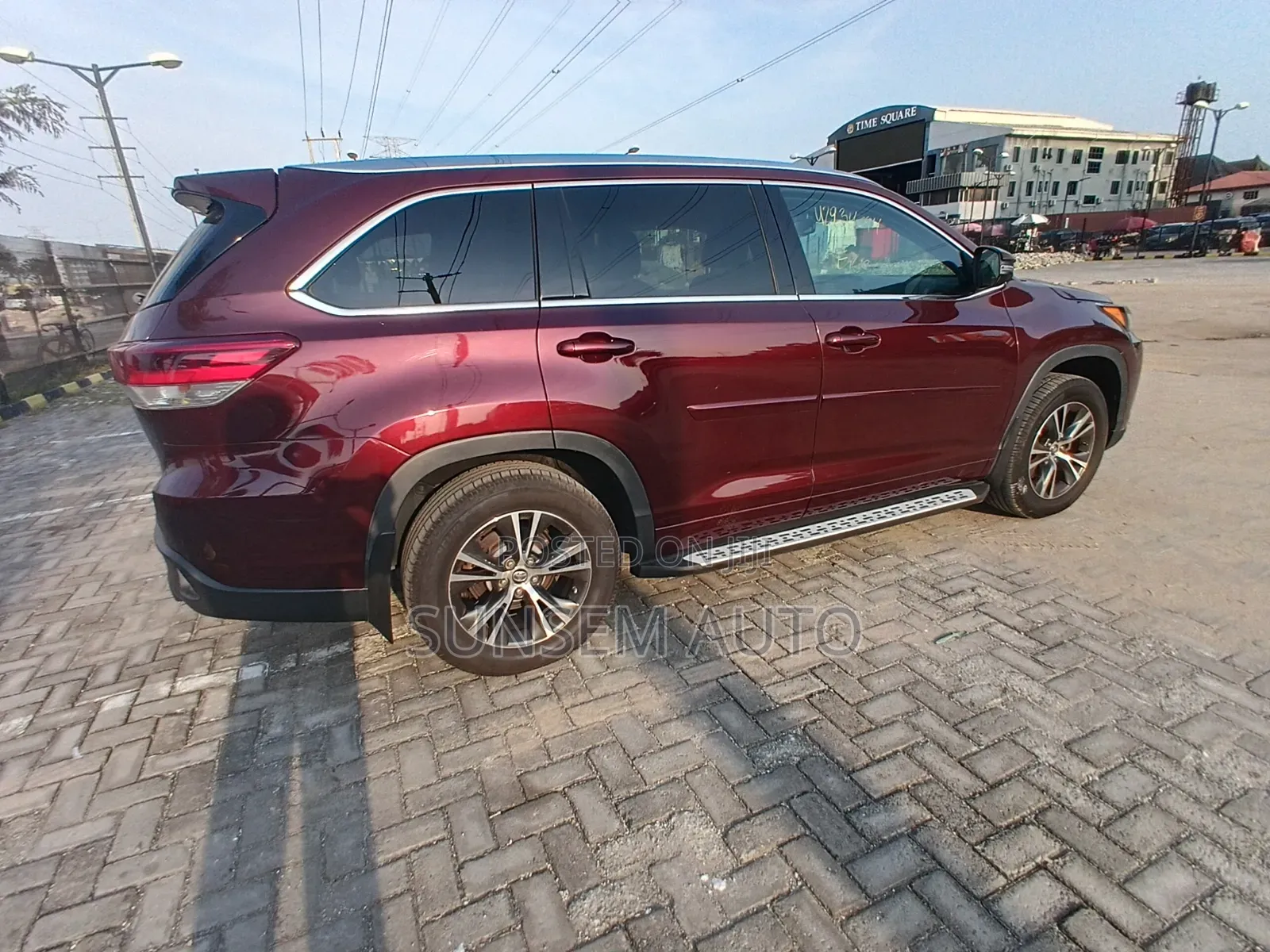 Toyota Highlander XLE 4x2 V6 (3.5L 6cyl 8A) 2017 Red