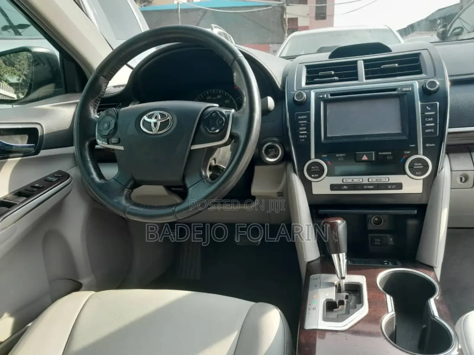Toyota Camry XLE 4dr Sedan (2.5L 4cyl 6A) 2013 Silver