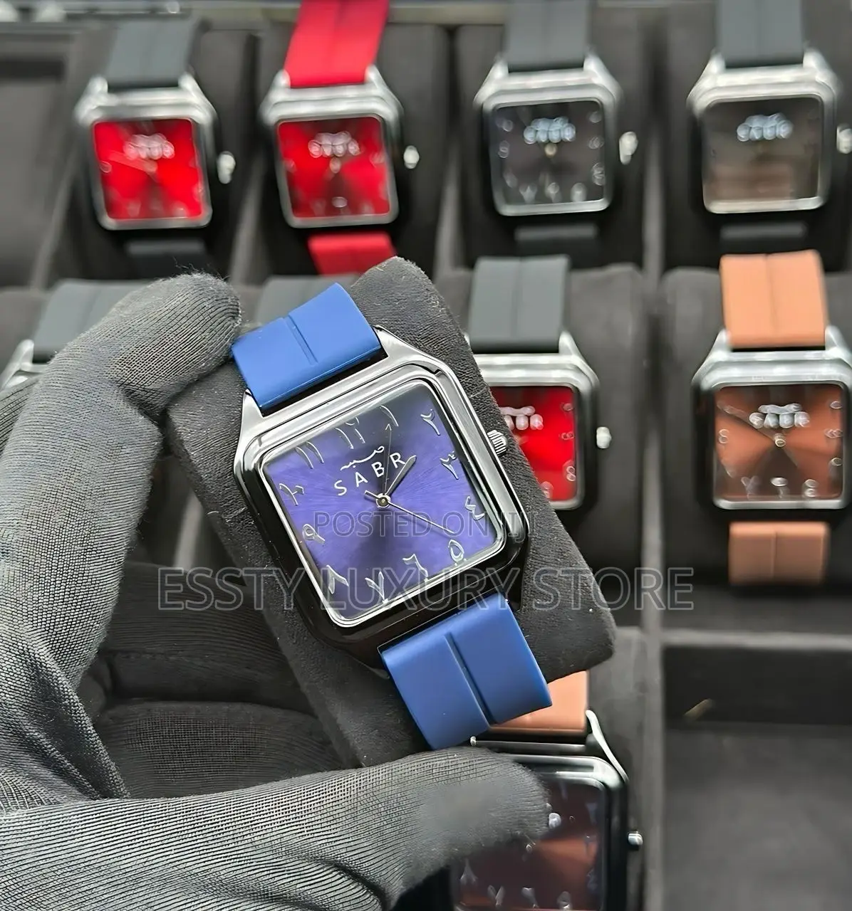 High Quality Luxury Sabr Rubber Strap Wrist-Watch