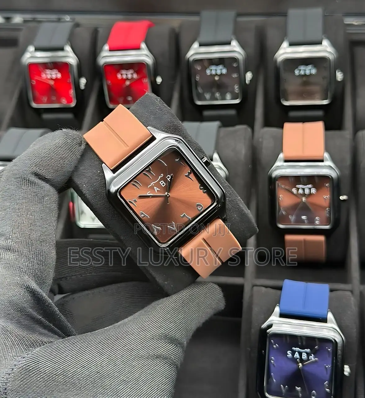 High Quality Luxury Sabr Rubber Strap Wrist-Watch