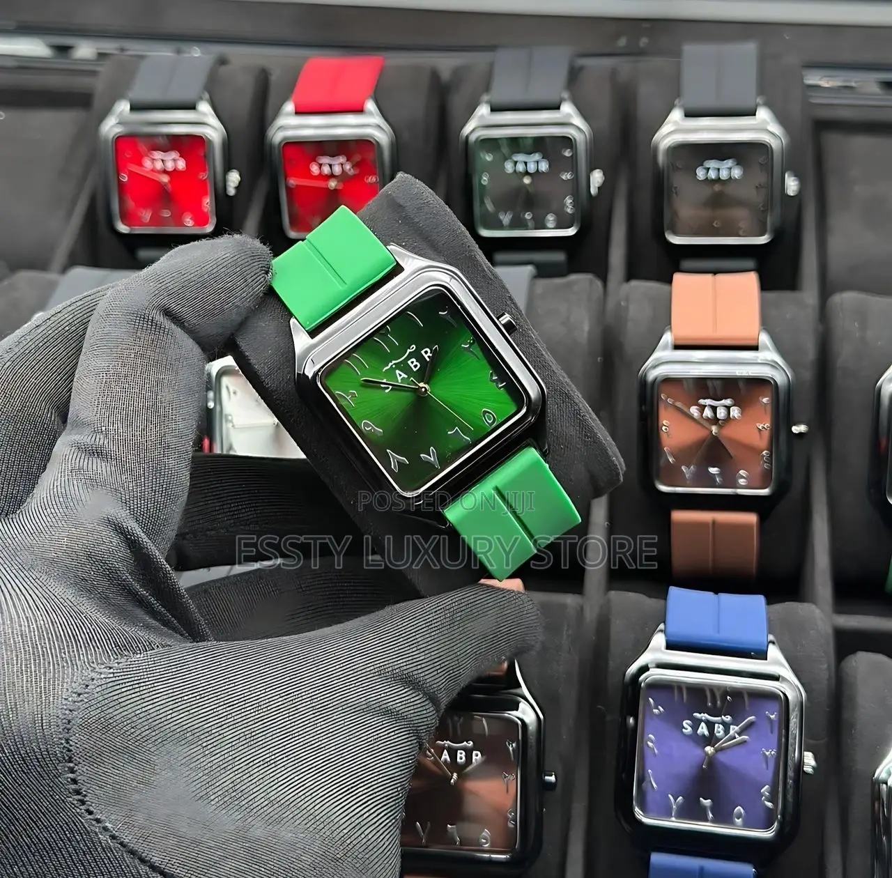 High Quality Luxury Sabr Rubber Strap Wrist-Watch