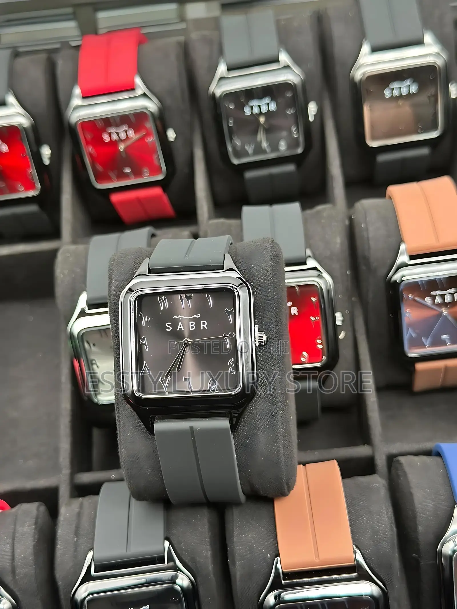 High Quality Luxury Sabr Rubber Strap Wrist-Watch