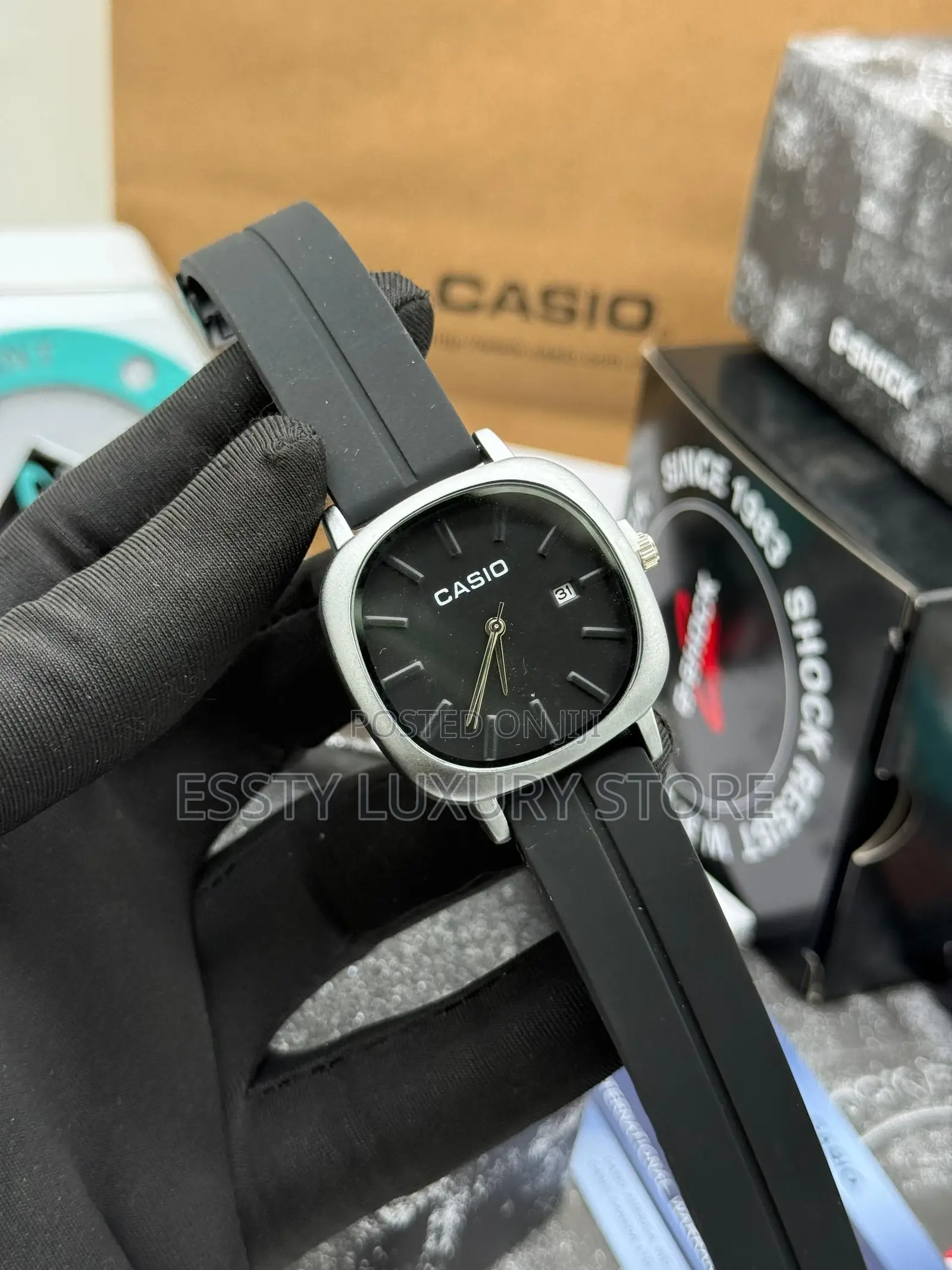 Quality Classic Casio Water Resistant Rubber Strap Analog Wristwatch