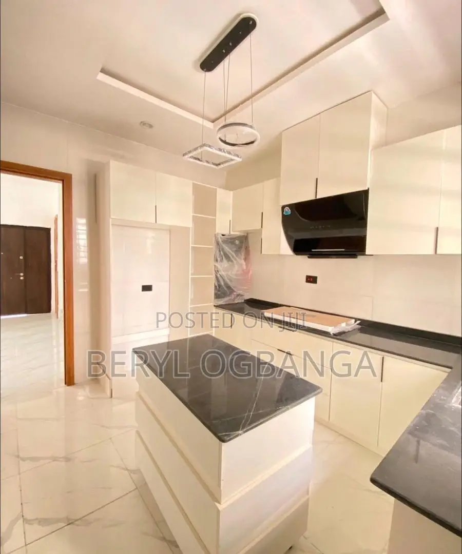 4bdrm Duplex in Lekki Phase 2 for rent