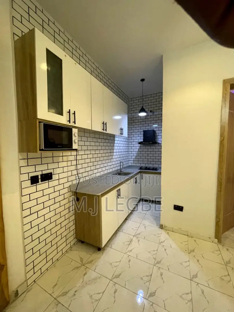 1bdrm Apartment in Alpha Beach, Lekki for rent