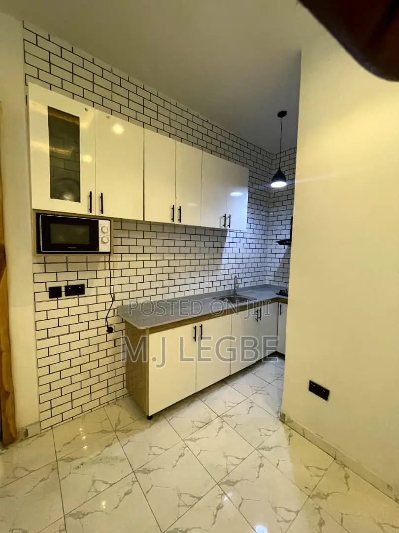 1bdrm Apartment in Alpha Beach, Lekki for rent