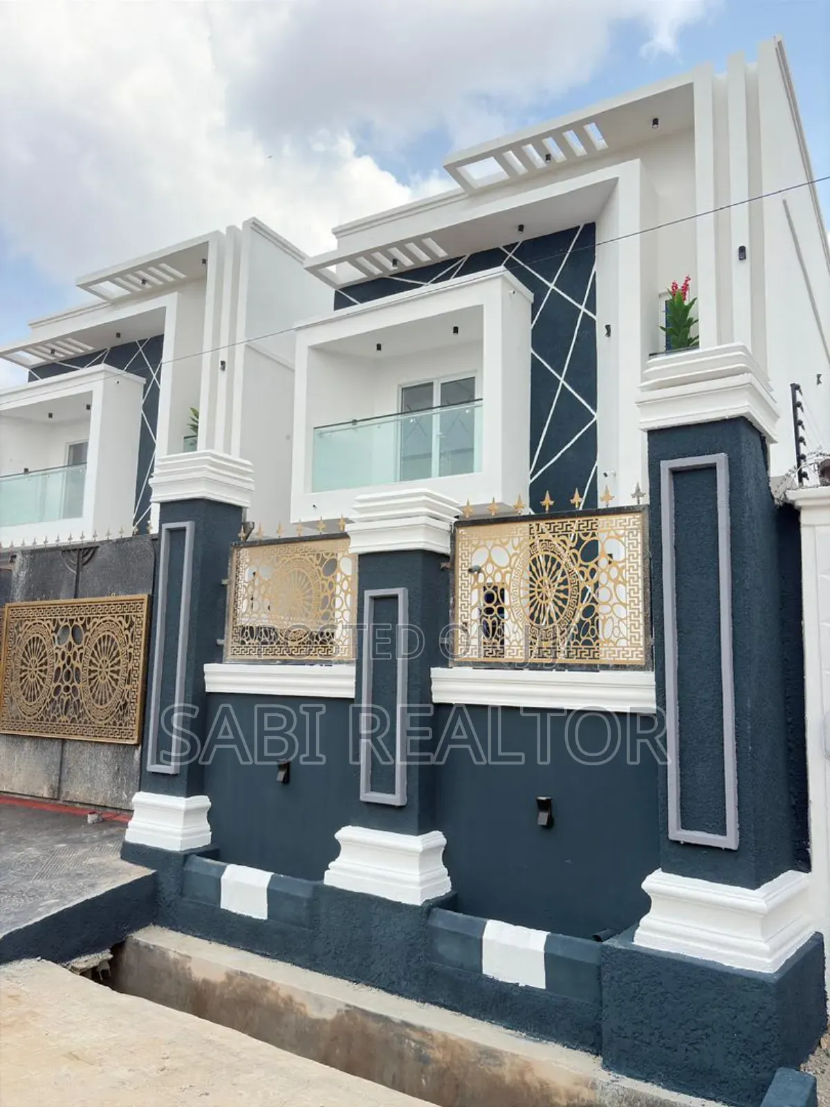 Furnished 7bdrm Duplex in Amazing Grace, New Oko Oba for sale