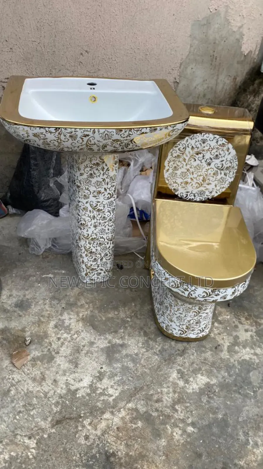 England Gold Water Closet