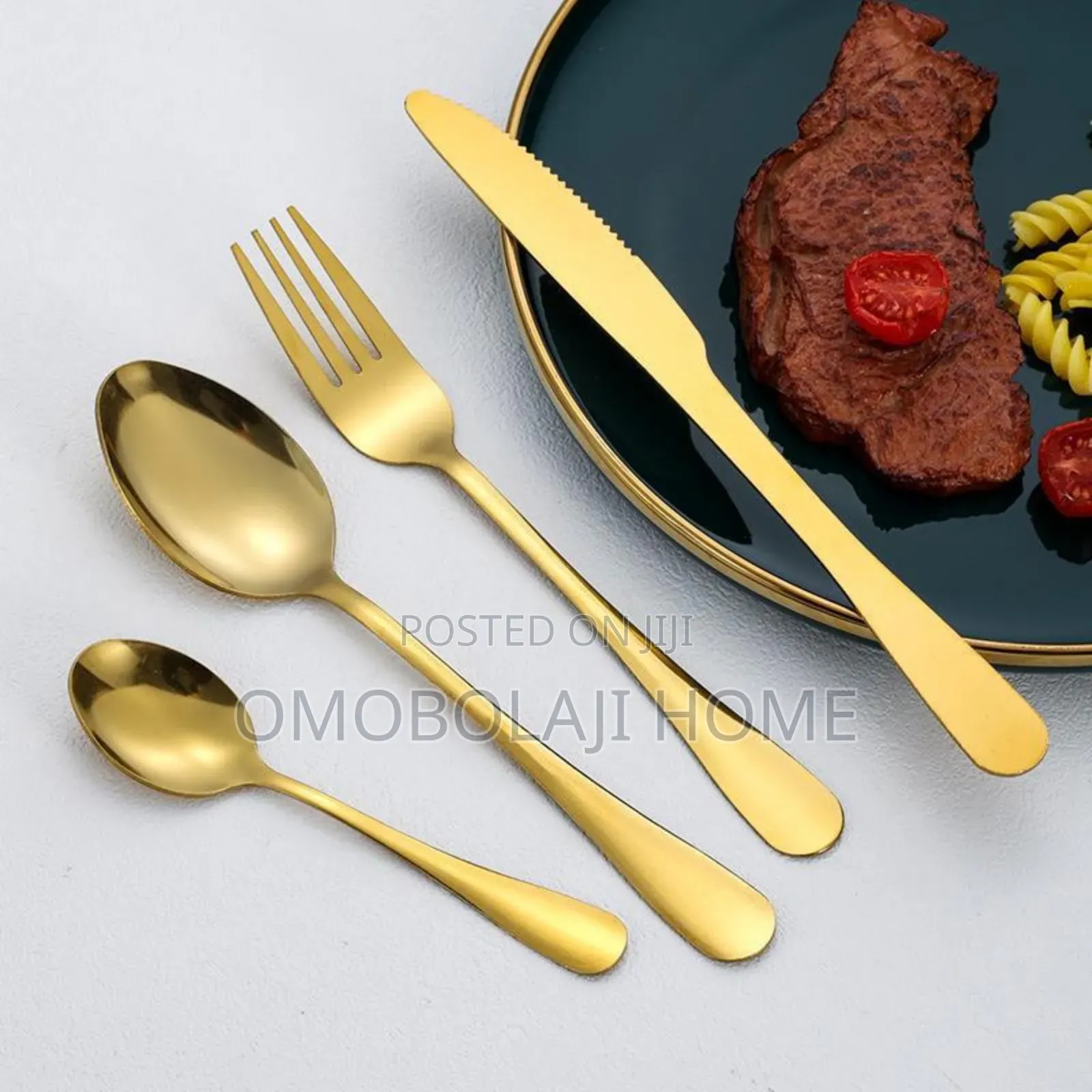 24 Pieces Cutlery Sets Consist of Table Spoons, Knives and Tea Dpoon