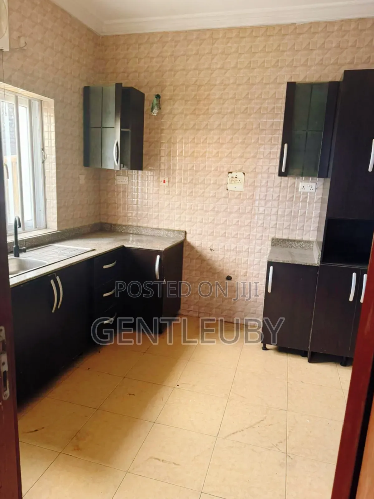 4bdrm Apartment in Agungi, Lekki Phase 2 for rent