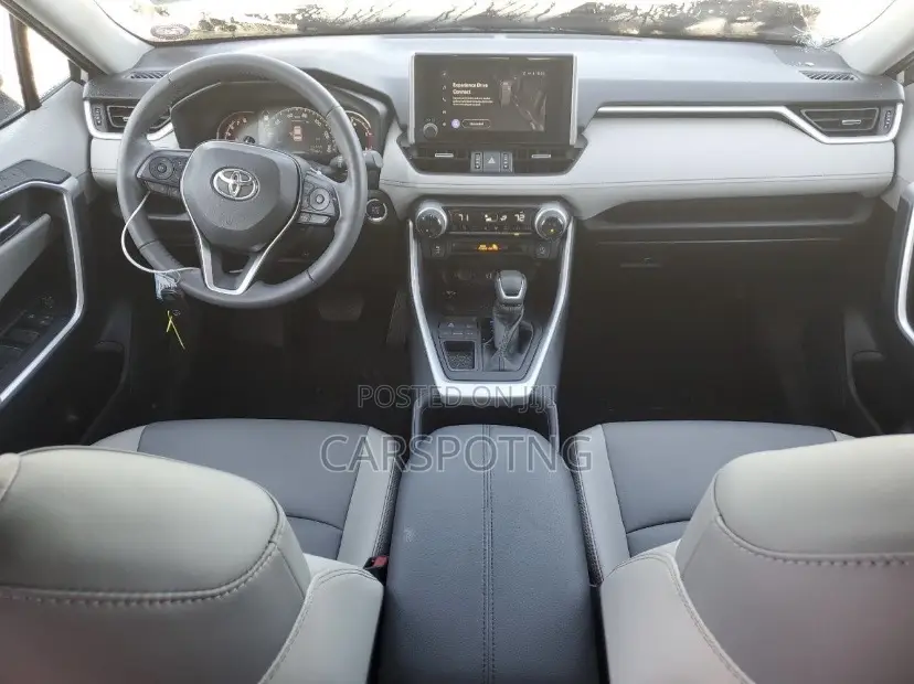 Toyota RAV4 XLE Premium FWD 2023 Silver