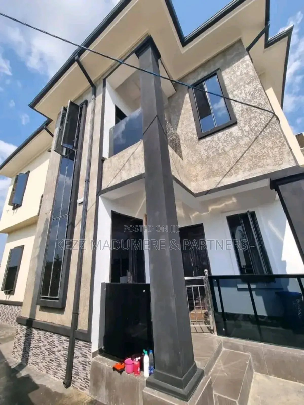 4bdrm Block of Flats in Nwaniba Road By for sale