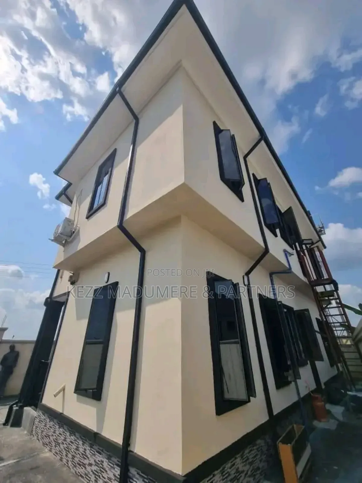 4bdrm Block of Flats in Nwaniba Road By for sale