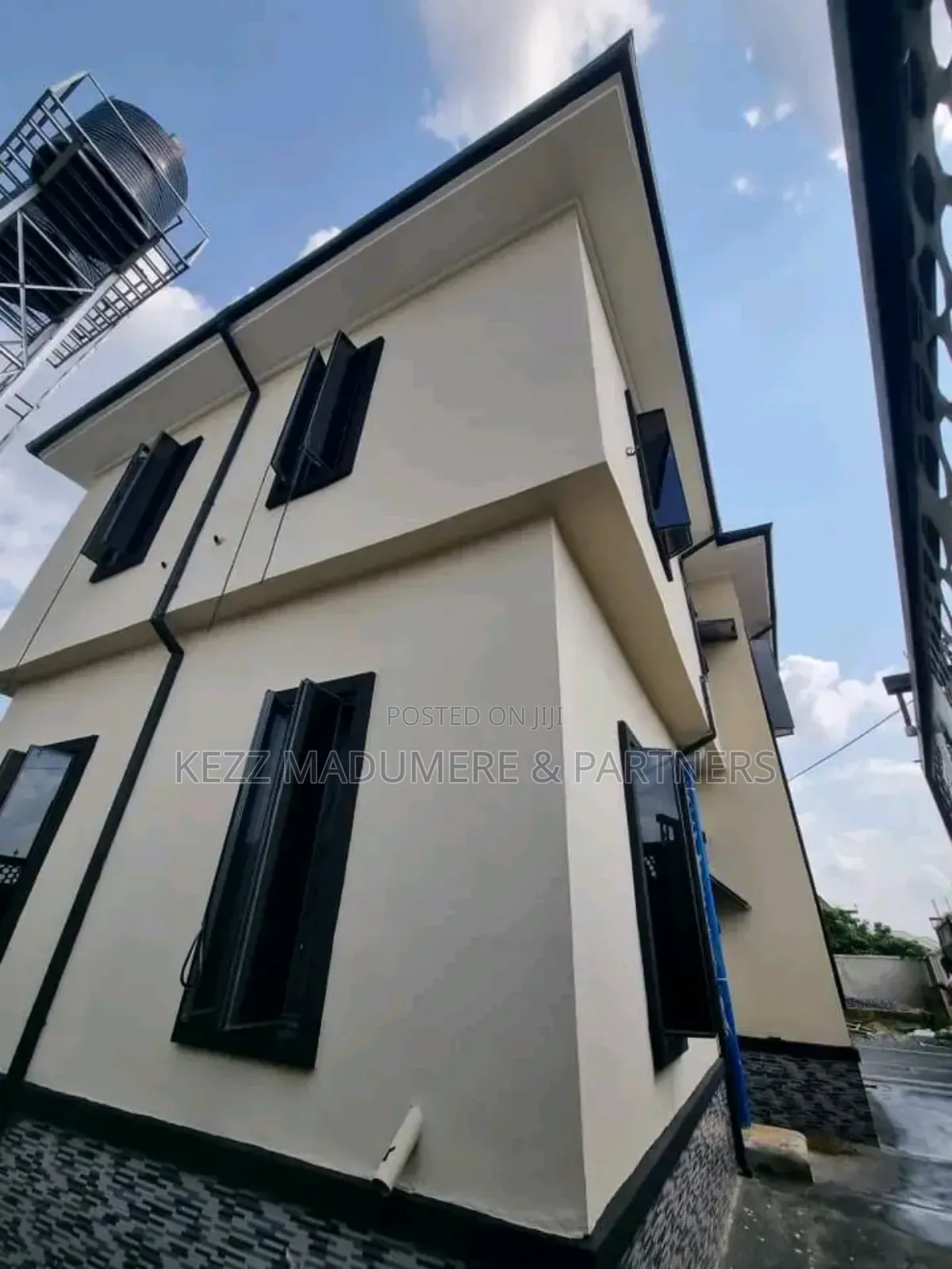 4bdrm Block of Flats in Nwaniba Road By for sale