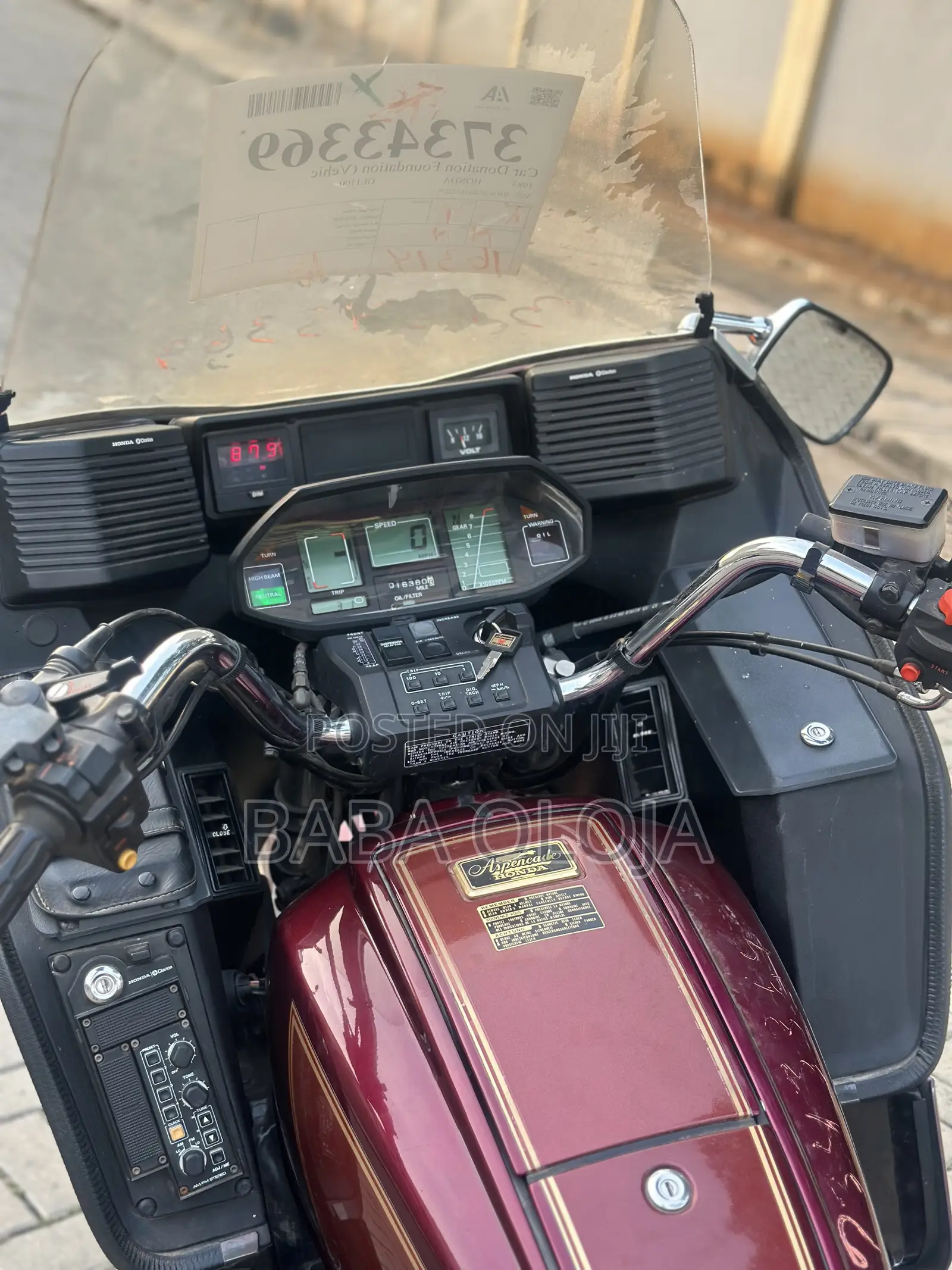 Honda Gold Wing 1983 Gold