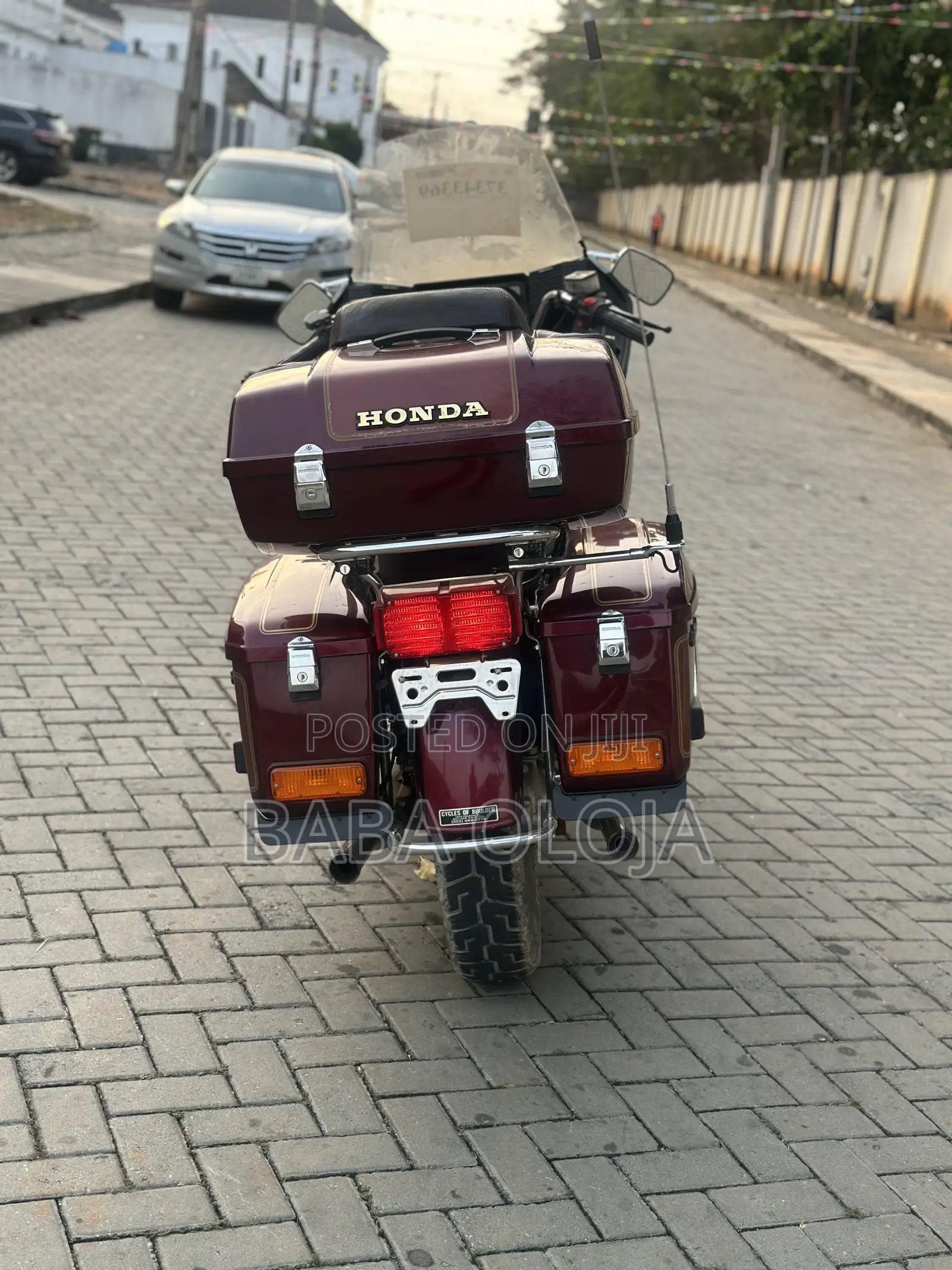 Honda Gold Wing 1983 Gold