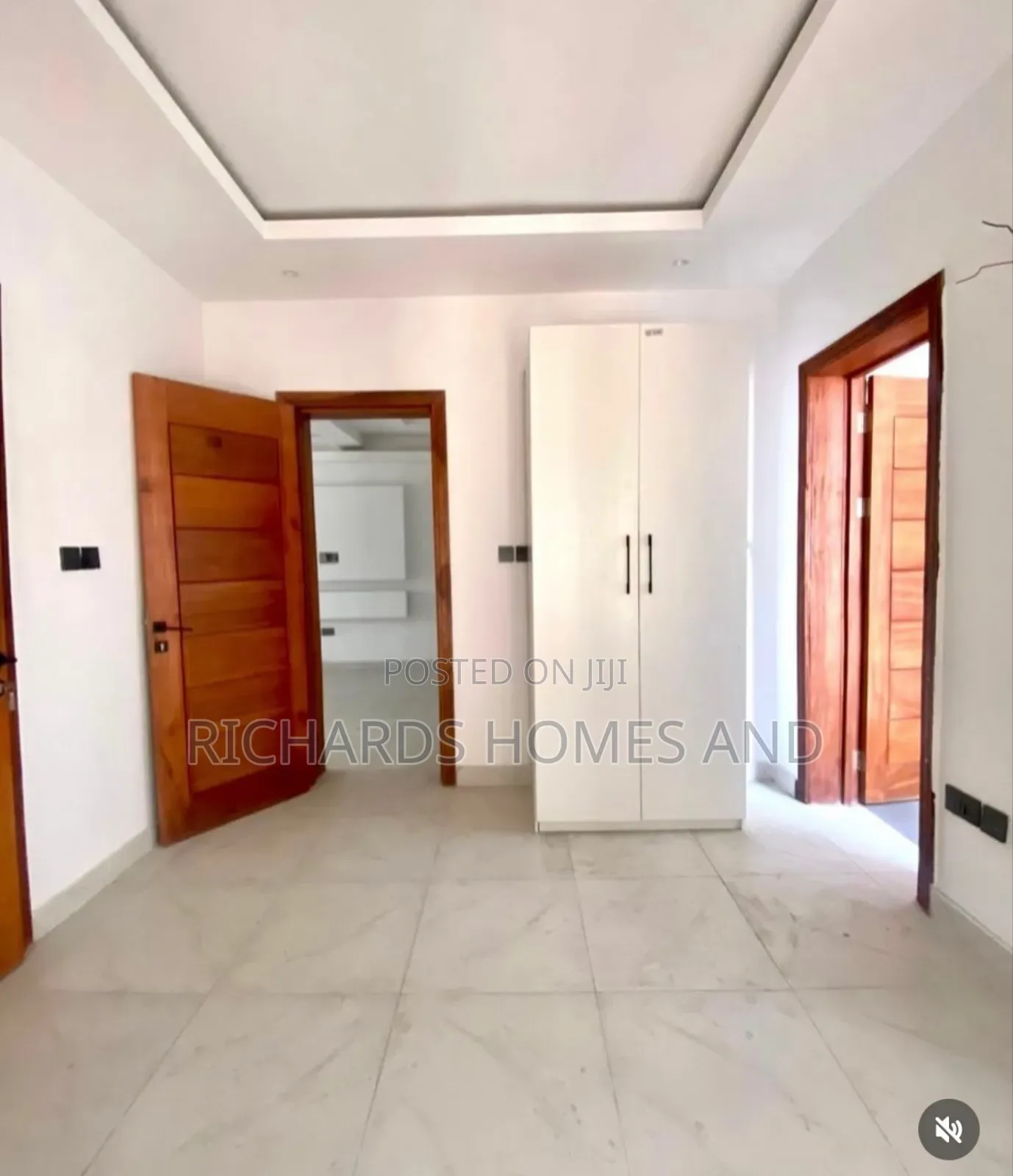 5bdrm Apartment in Victoria Island for sale