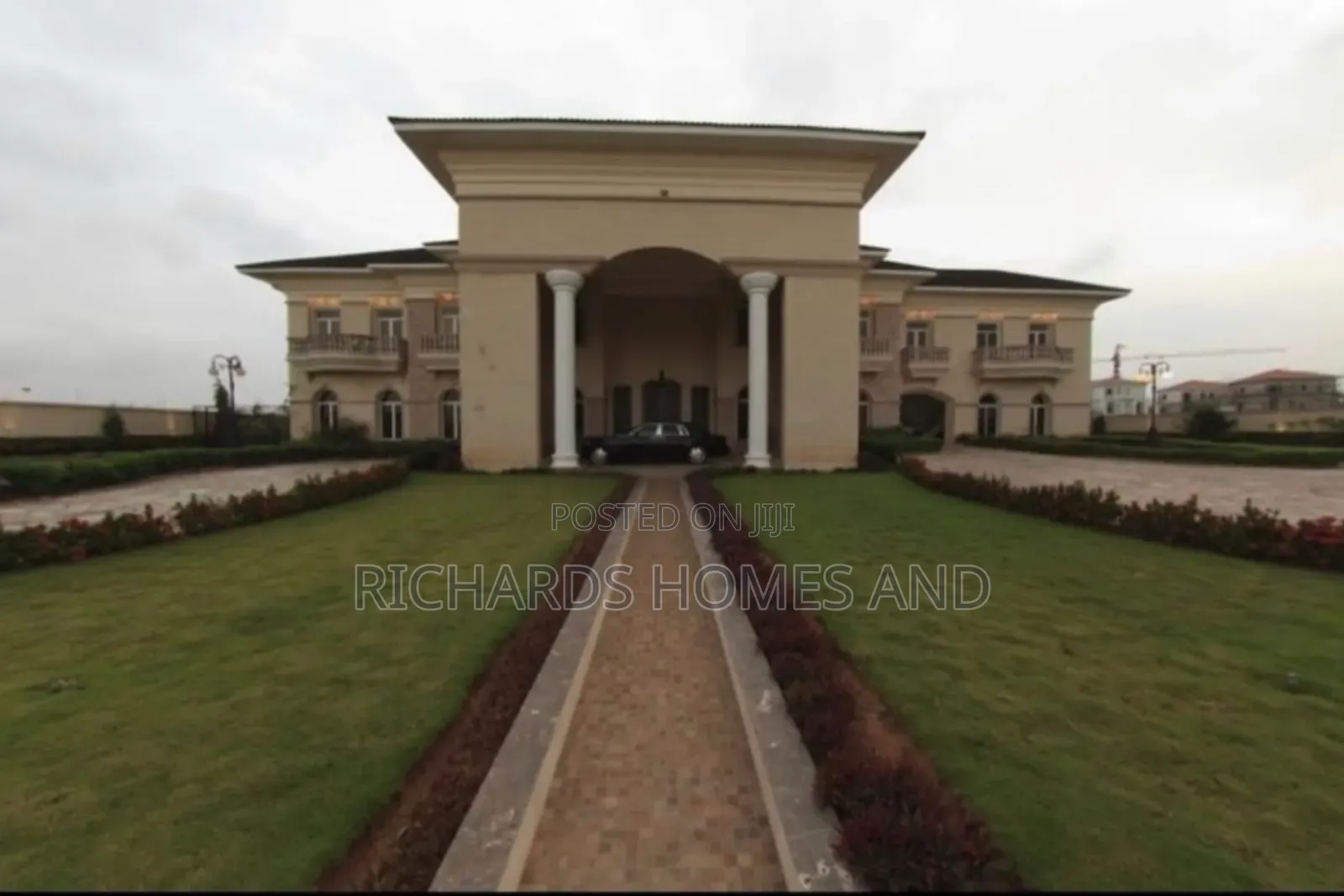 7bdrm House in Banana Island for sale