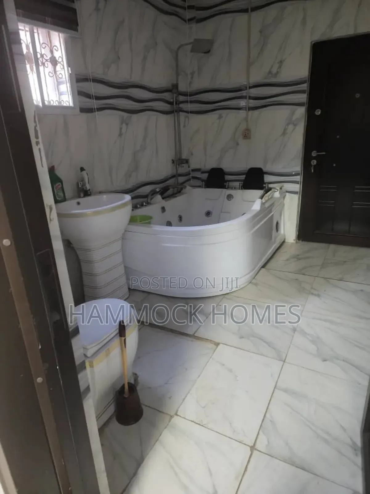 3bdrm Bungalow in Peculiar Estate, Akobo for sale