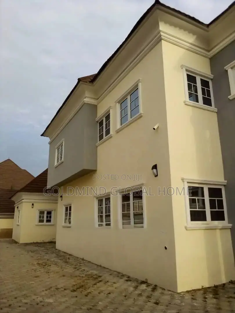 5bdrm Duplex in Gwarinpa, Life Camp for sale