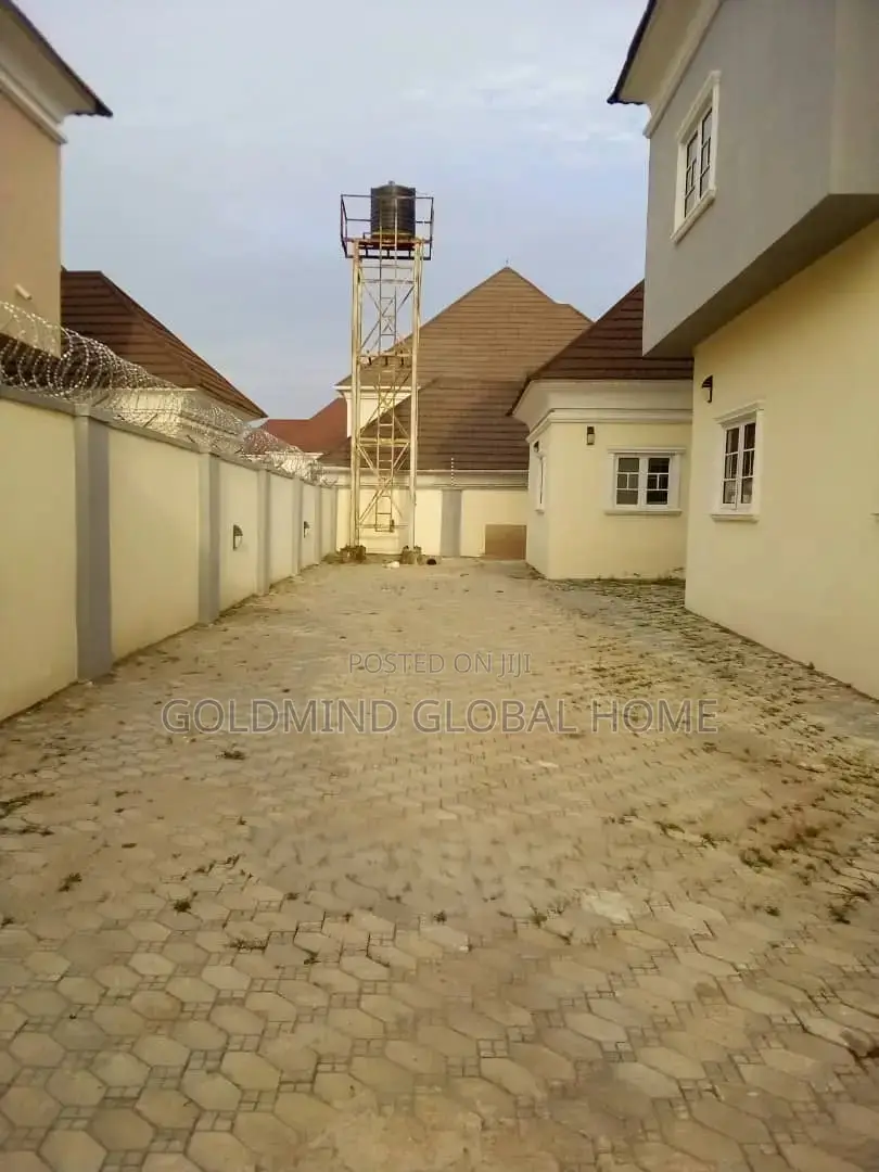 5bdrm Duplex in Gwarinpa, Life Camp for sale