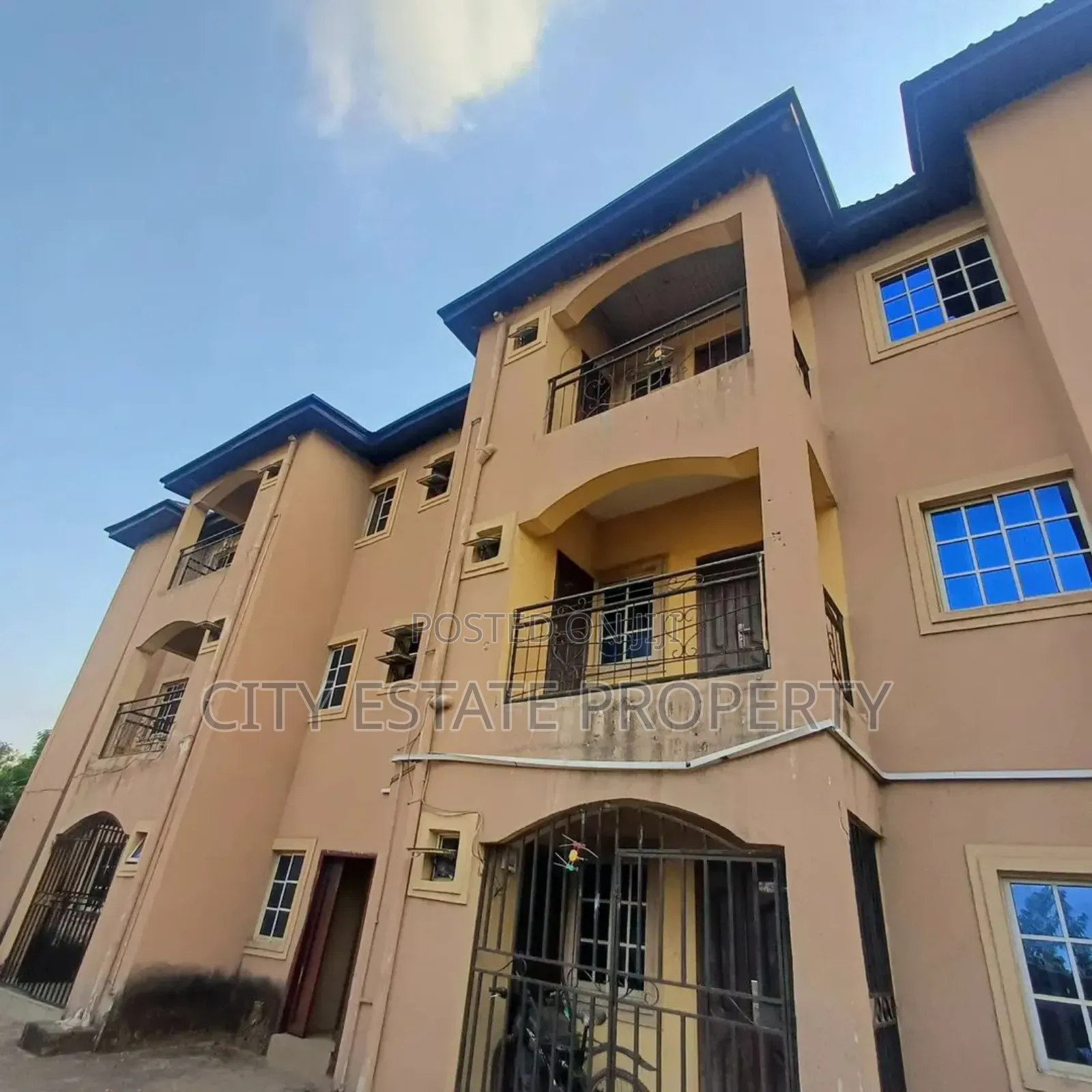18bdrm Block of Flats in City Estate, Port-Harcourt for sale