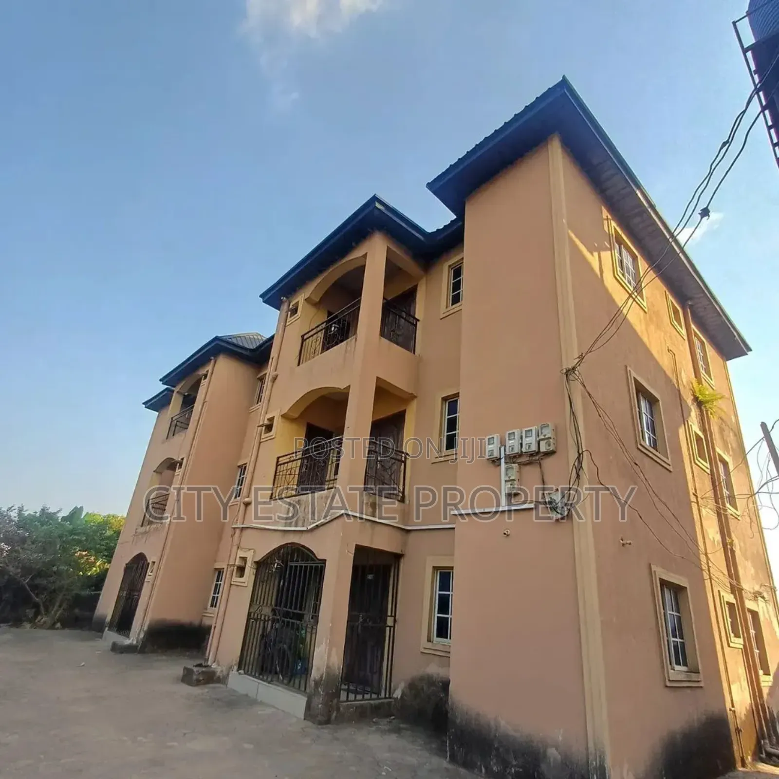 18bdrm Block of Flats in City Estate, Port-Harcourt for sale