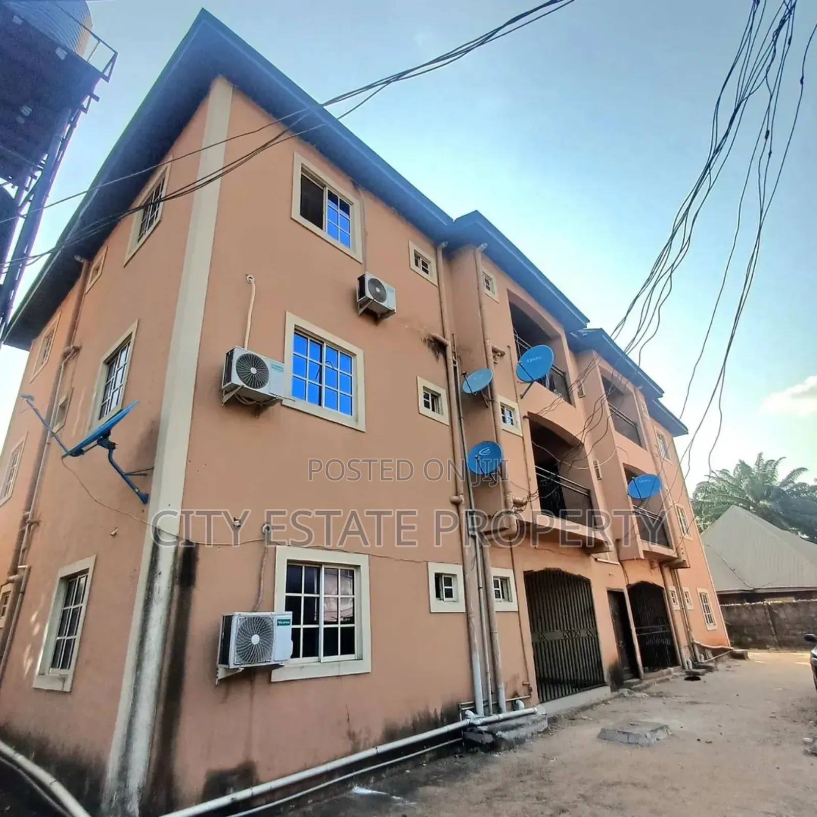 18bdrm Block of Flats in City Estate, Port-Harcourt for sale