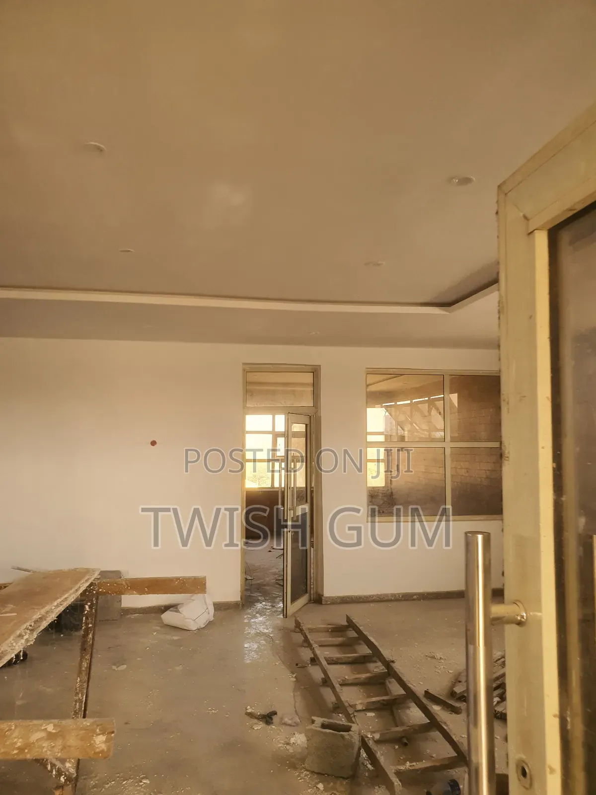 To Let=Office Space (350sqm) Old CBN