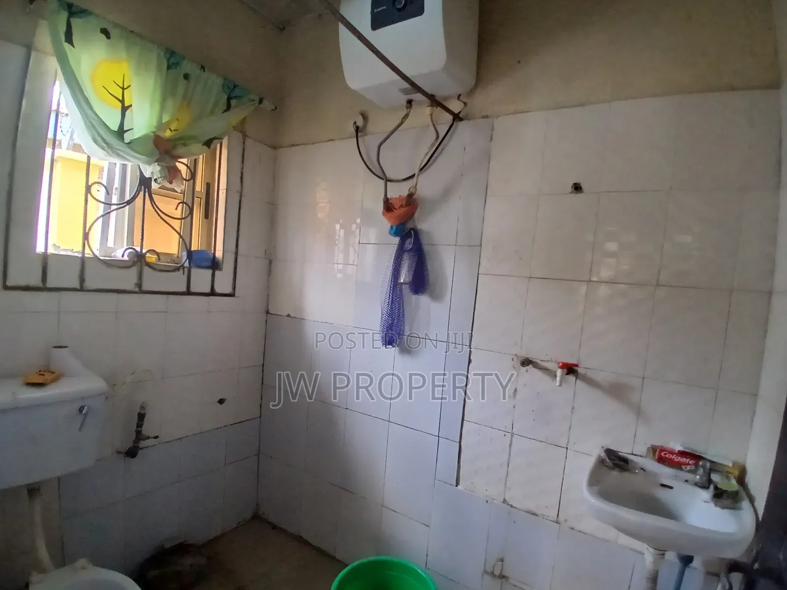 4bdrm Bungalow in Ijegun for sale