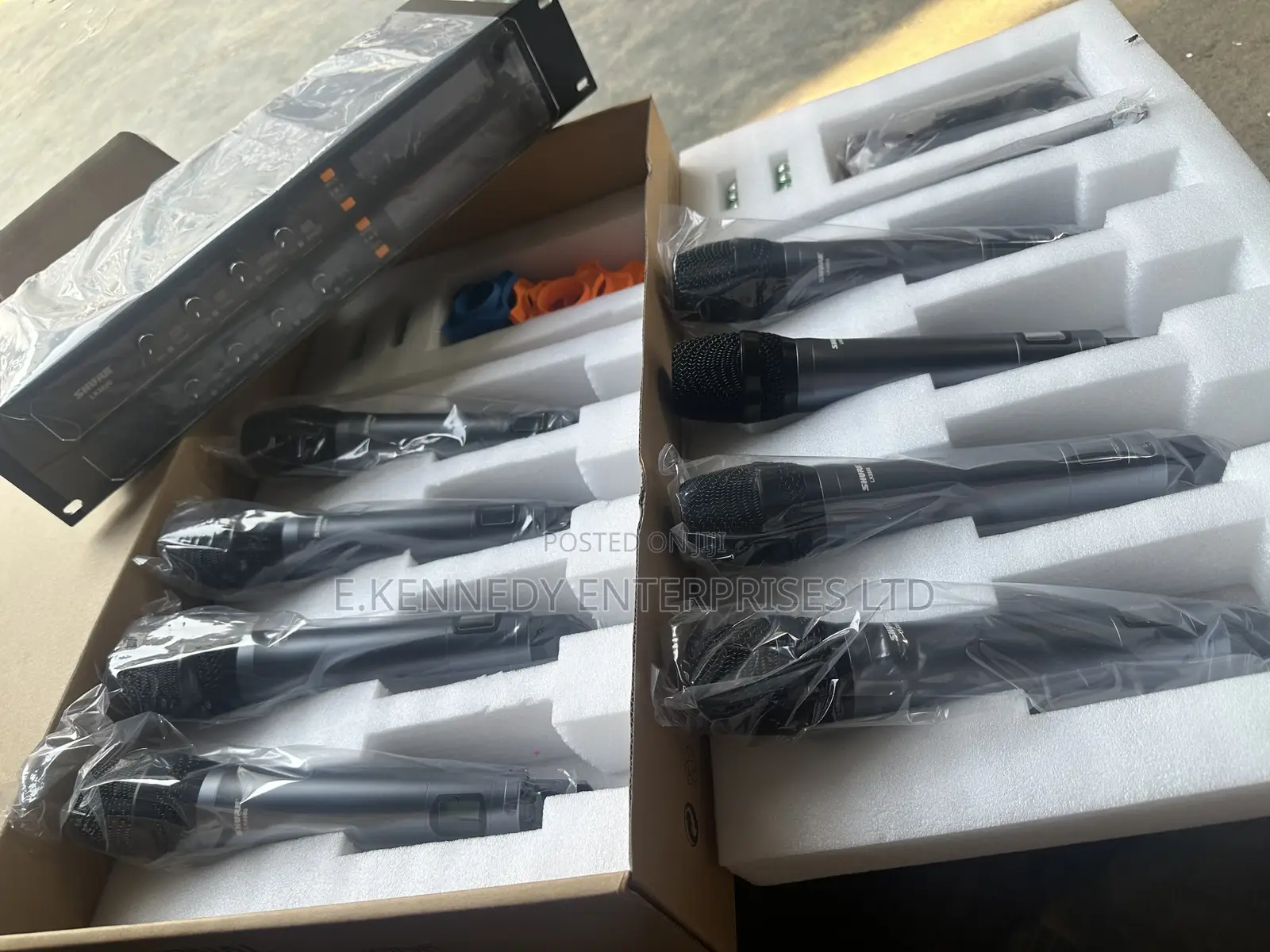 Professional 8in1 Shure Wireless Microphone