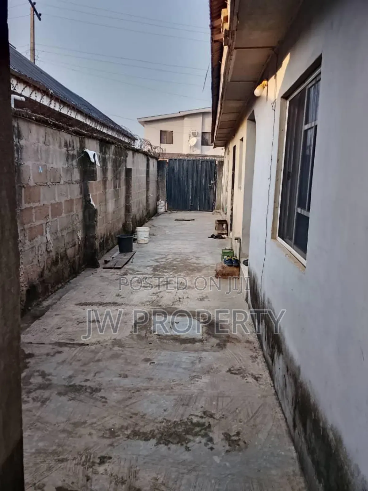 4bdrm Bungalow in Ijegun for sale
