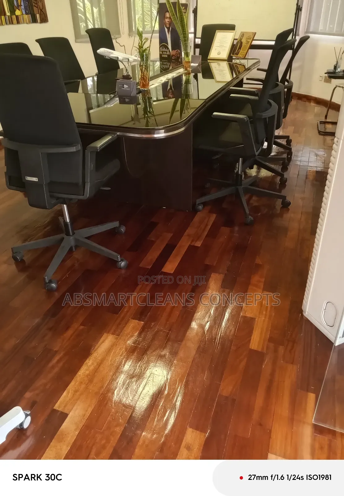 Wooden Floor Cleaning Polishing.