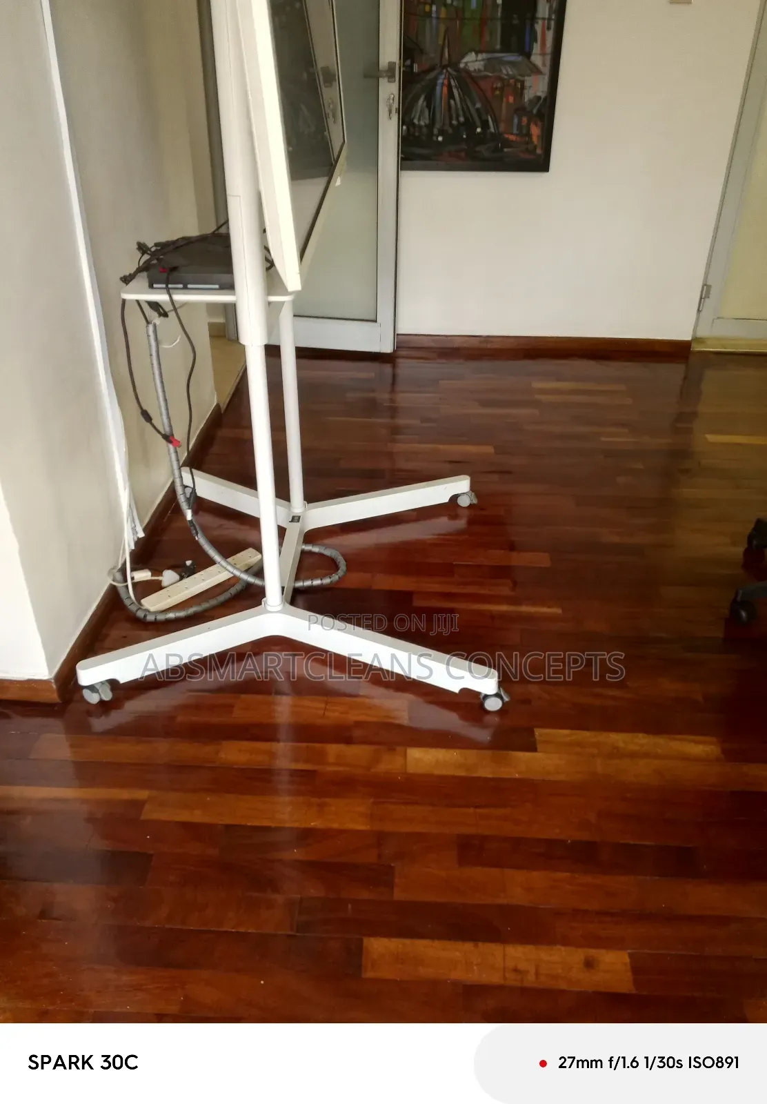 Wooden Floor Cleaning Polishing.