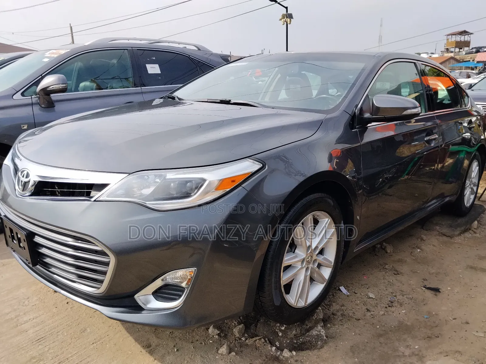 Toyota Avalon XLE Premium Sedan FWD (3.5L 6cyl 6A) 2013 Gray