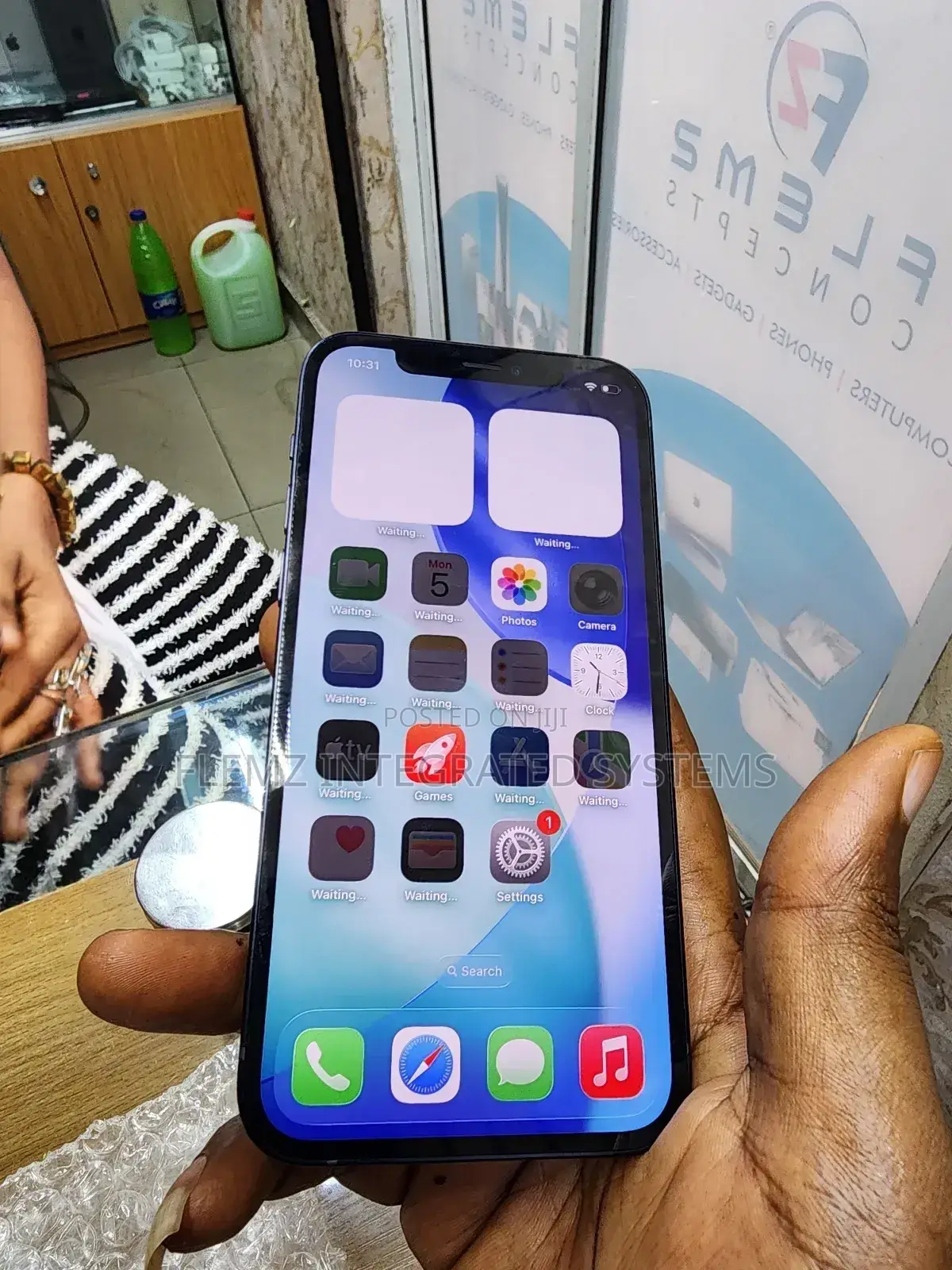 Apple iPhone 12 64 GB Black