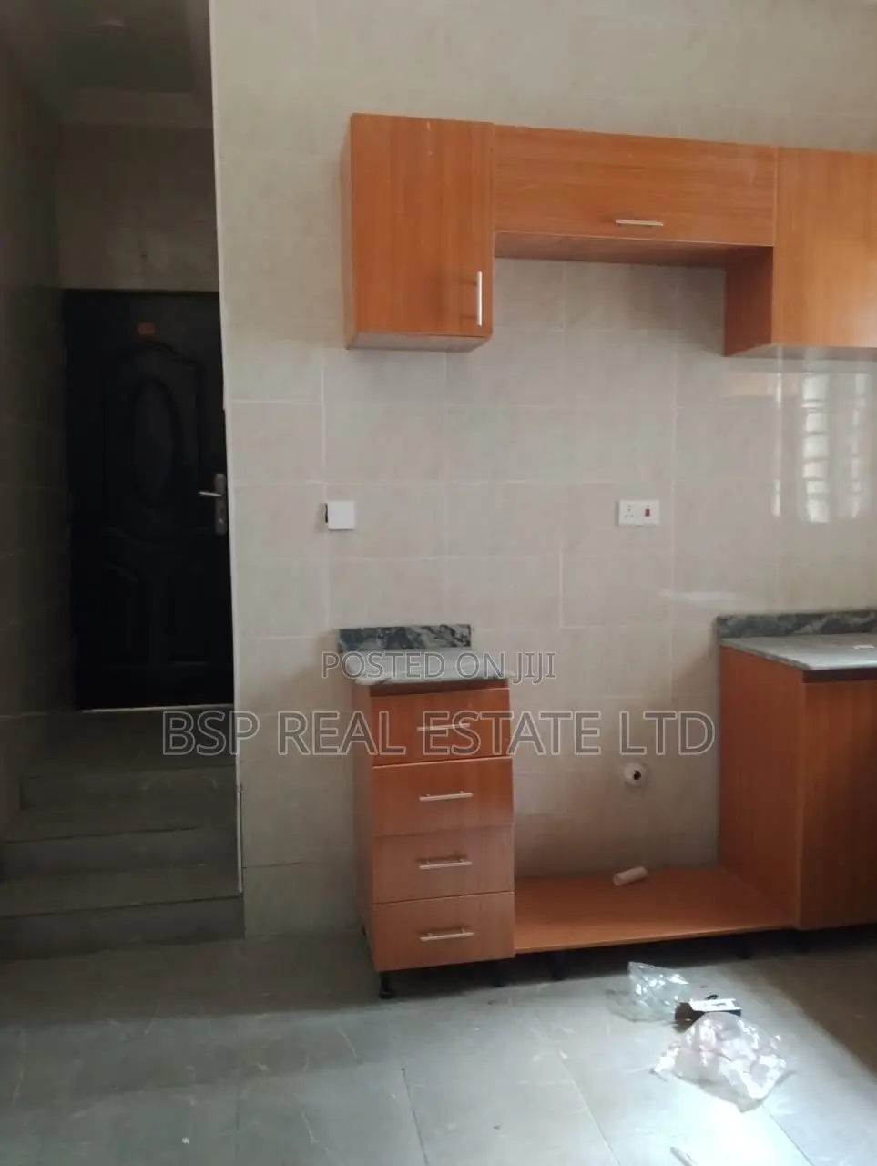 3bdrm Block of Flats in Idu for sale
