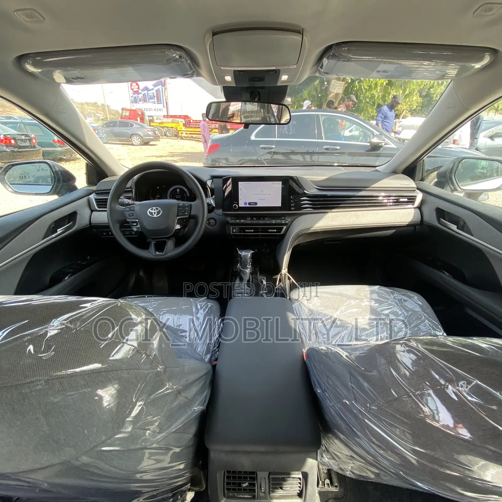 Toyota Camry 2025 Silver