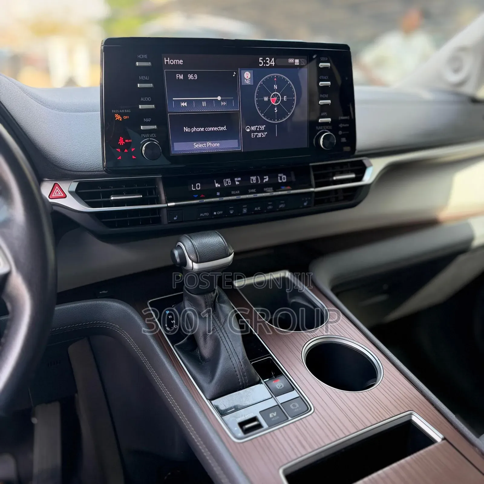 Toyota Sienna XLE Woodland Edition 2022 Black