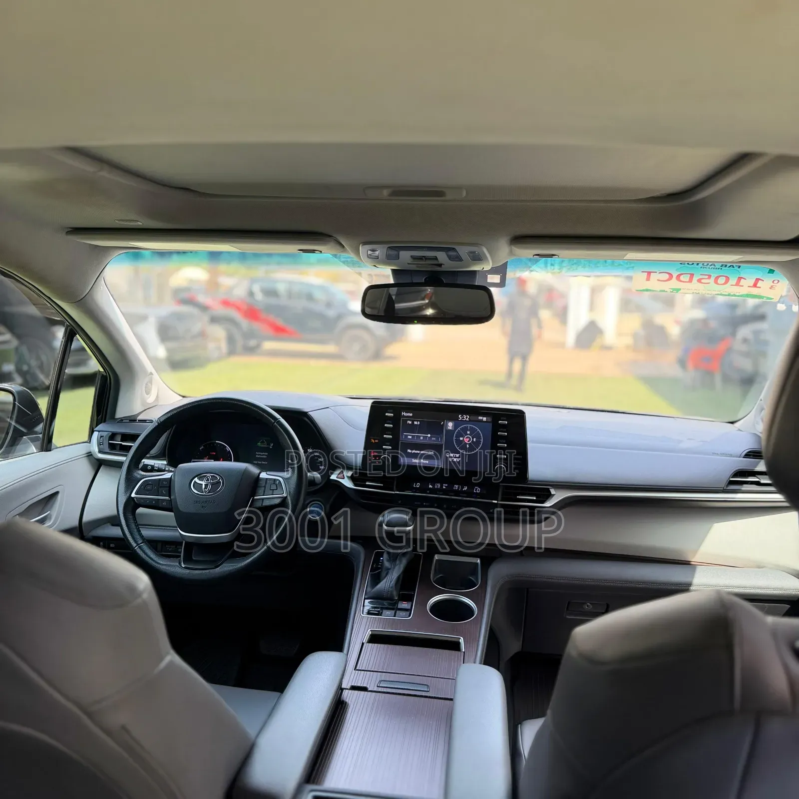 Toyota Sienna XLE Woodland Edition 2022 Black