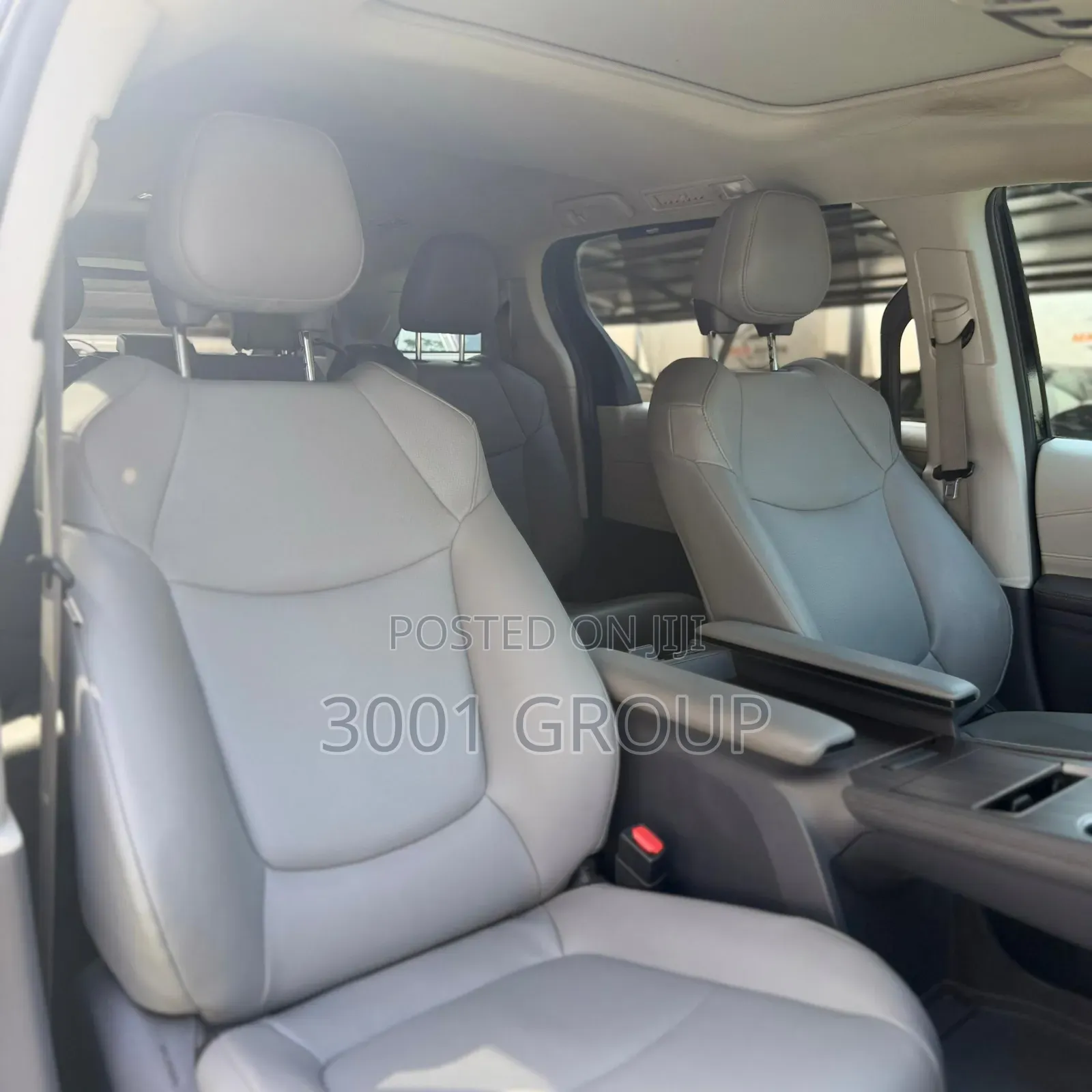 Toyota Sienna XLE Woodland Edition 2022 Black