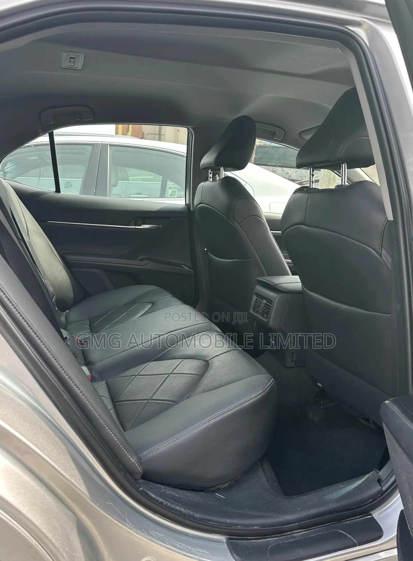 Toyota Camry XLE FWD (2.5L 4cyl 8AM) 2018 Silver