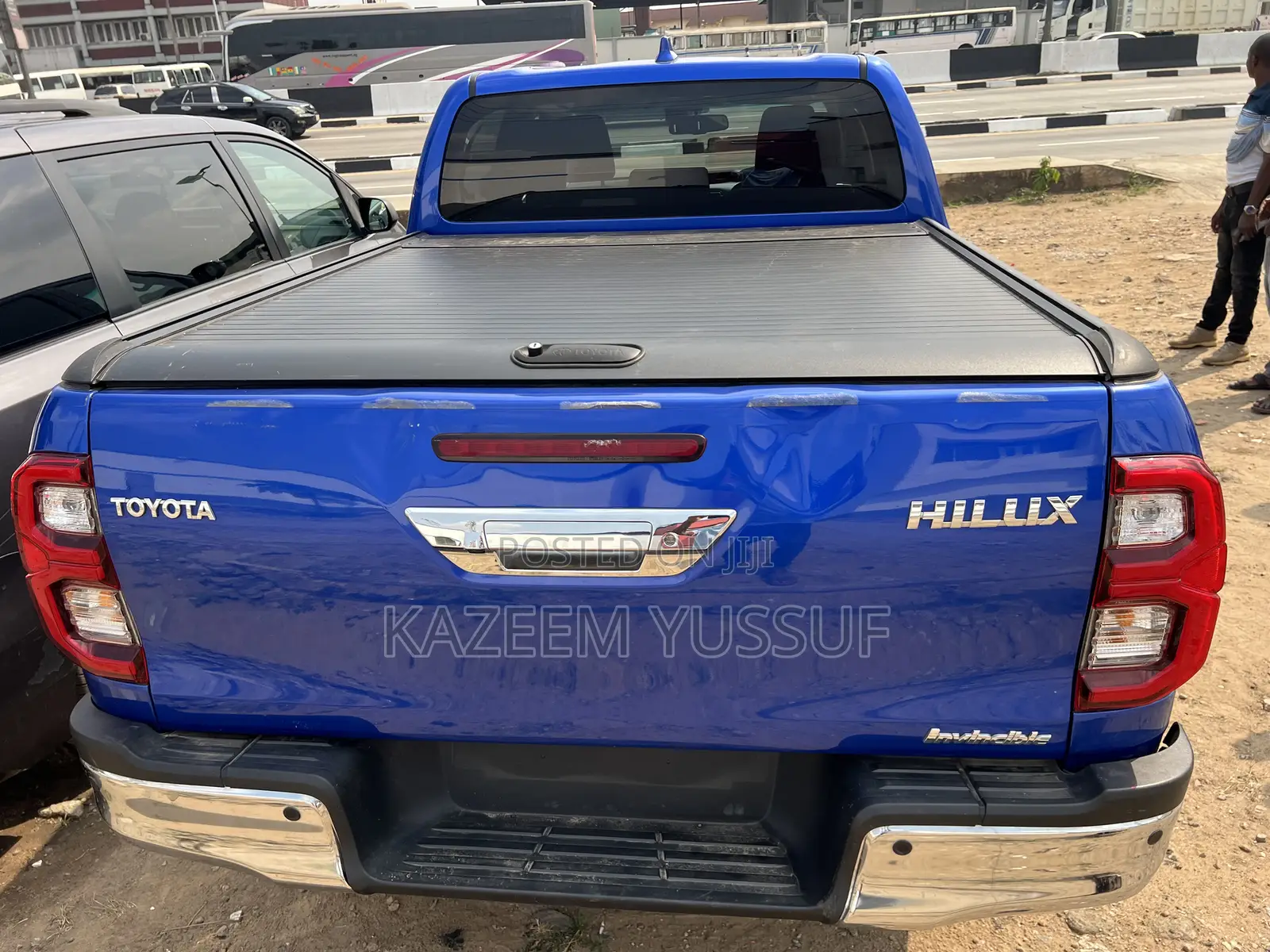 Toyota Hilux 2023 Blue