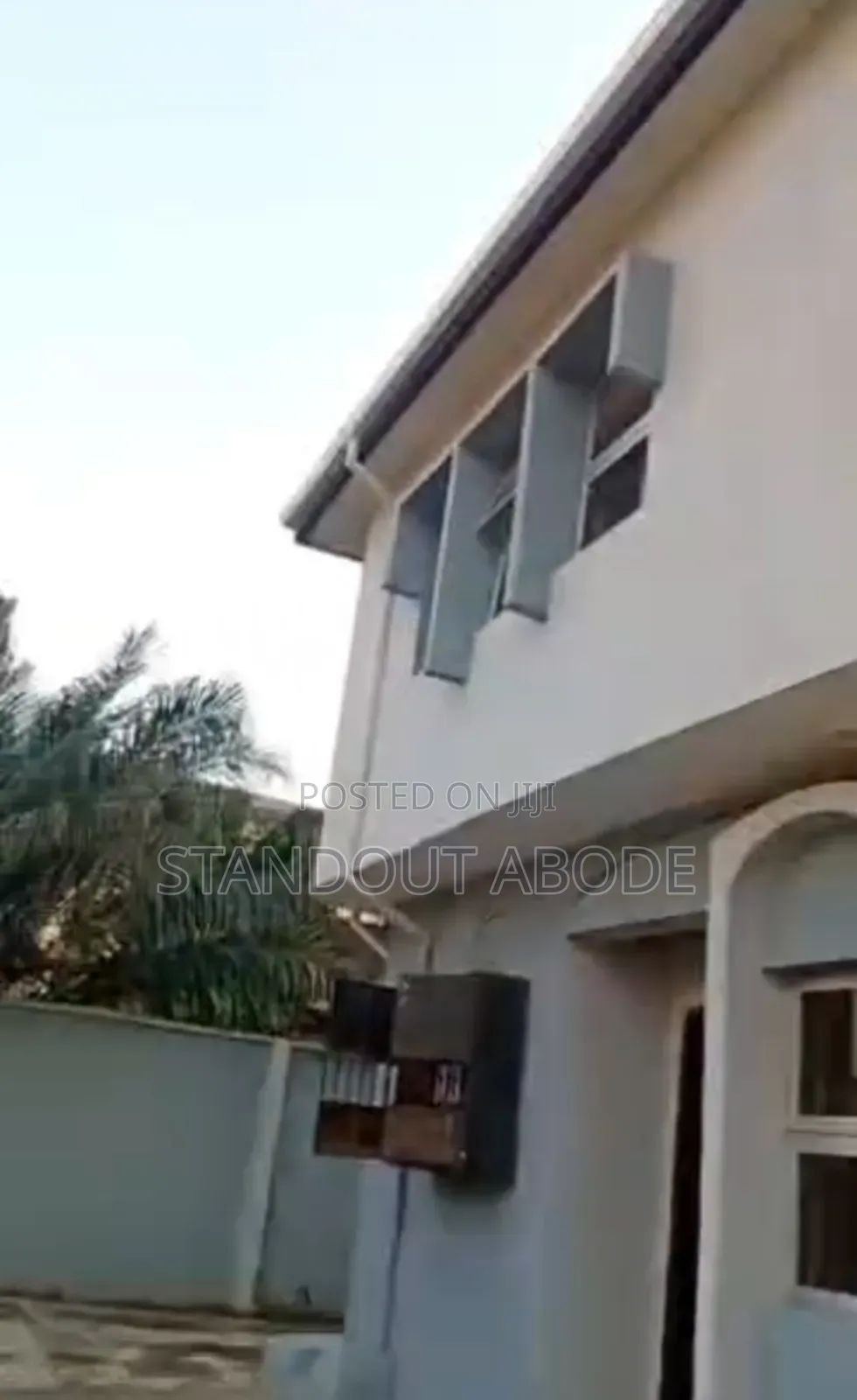4bdrm Duplex in In A Good Location, Abaranje for sale