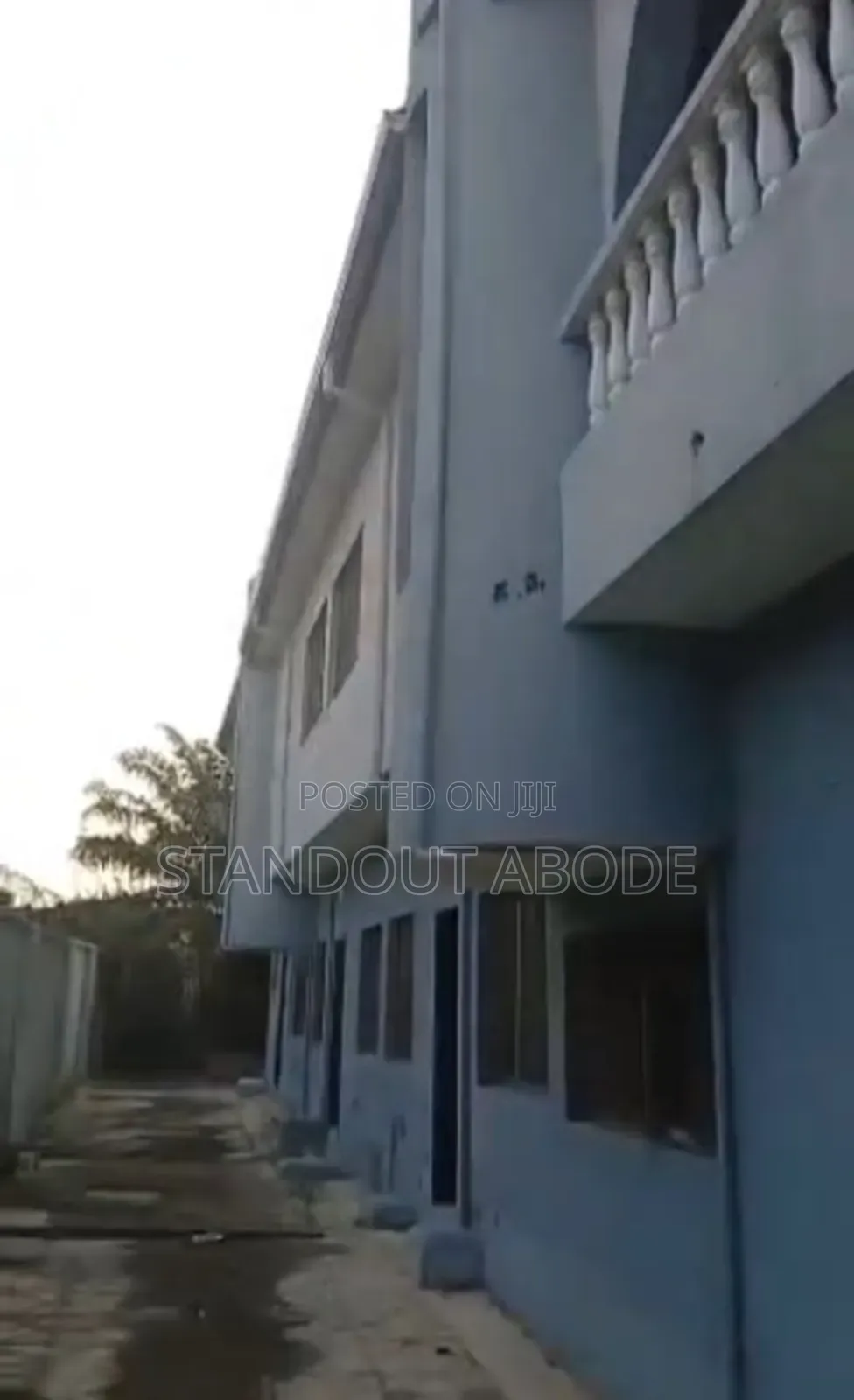 4bdrm Duplex in In A Good Location, Abaranje for sale