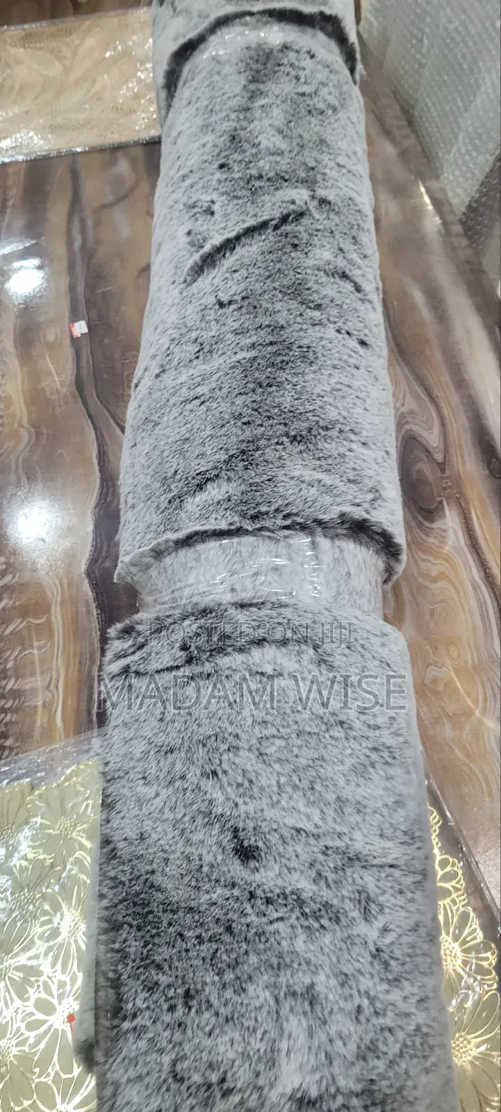 Centre Rug. High Quality.