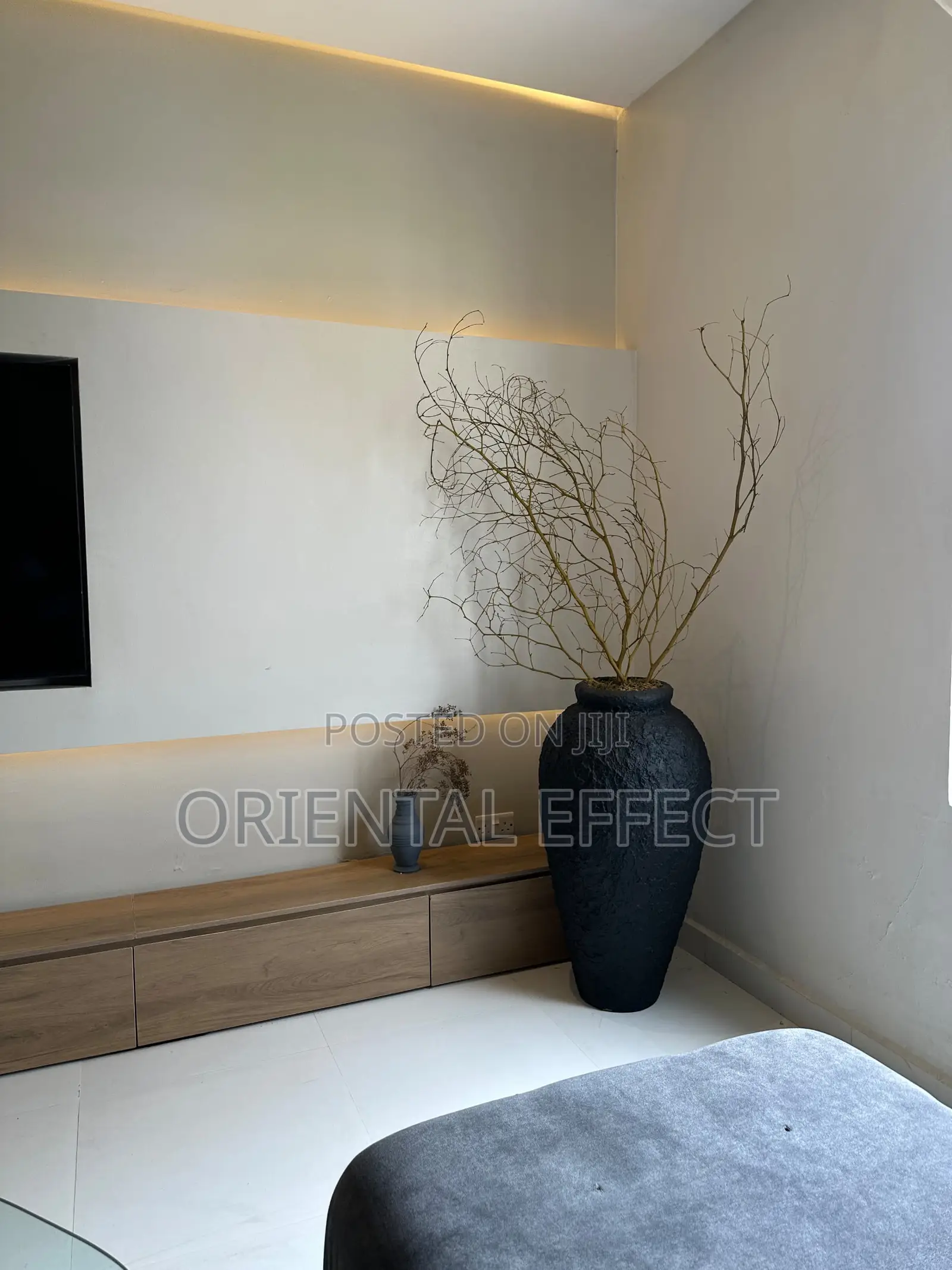 Textured Black Big Nyx Planter With Natural Twigs | Home Décor Styles